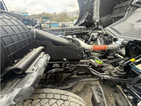 UDトラックスクオントレーラーヘッド（トラクターヘッド）大型（10t）[写真17]