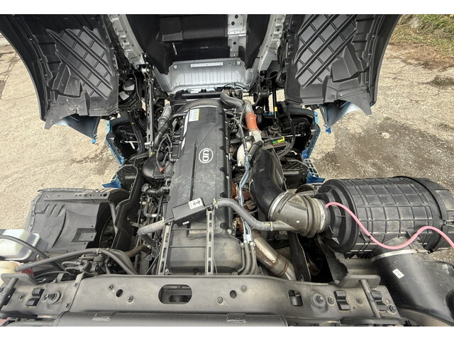 UDトラックスクオントレーラーヘッド（トラクターヘッド）大型（10t）[写真17]