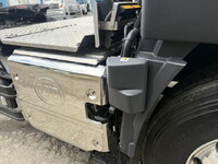 UDトラックスクオントレーラーヘッド（トラクターヘッド）大型（10t）[写真21]