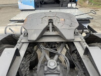 UDトラックスクオントレーラーヘッド（トラクターヘッド）大型（10t）[写真09]