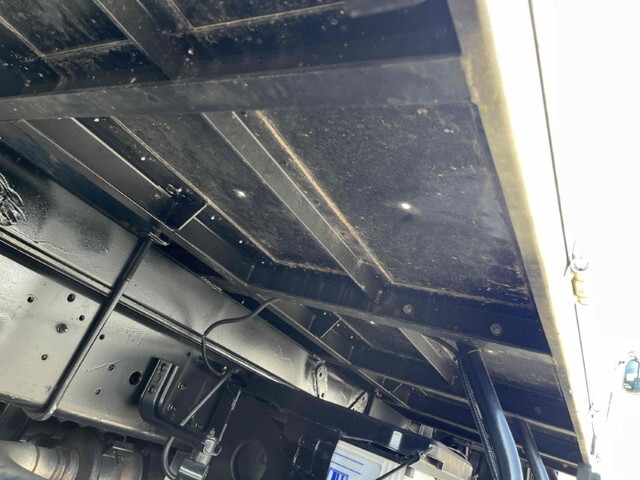 UDトラックスコンドルアルミブロック増トン（6t・8t）[写真16]