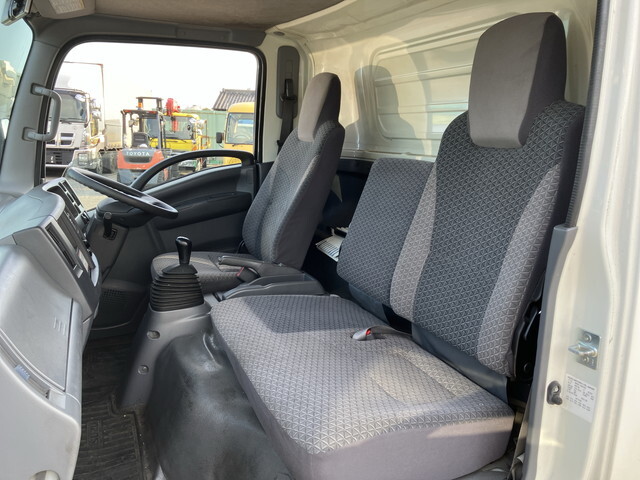 いすゞエルフアルミバン小型（2t・3t）[写真29]