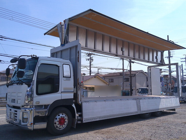 いすゞギガアルミウイング大型（10t）[写真01]