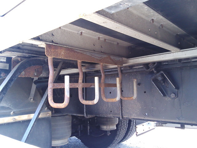 いすゞギガアルミウイング大型（10t）[写真12]