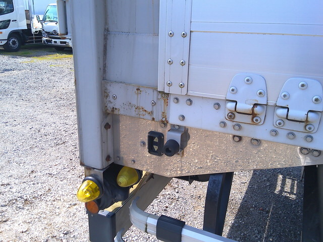 いすゞギガアルミウイング大型（10t）[写真13]