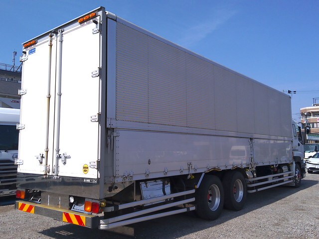 いすゞギガアルミウイング大型（10t）[写真02]