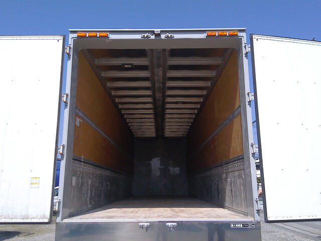 いすゞギガアルミウイング大型（10t）[写真21]