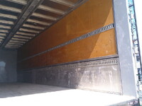 いすゞギガアルミウイング大型（10t）[写真23]