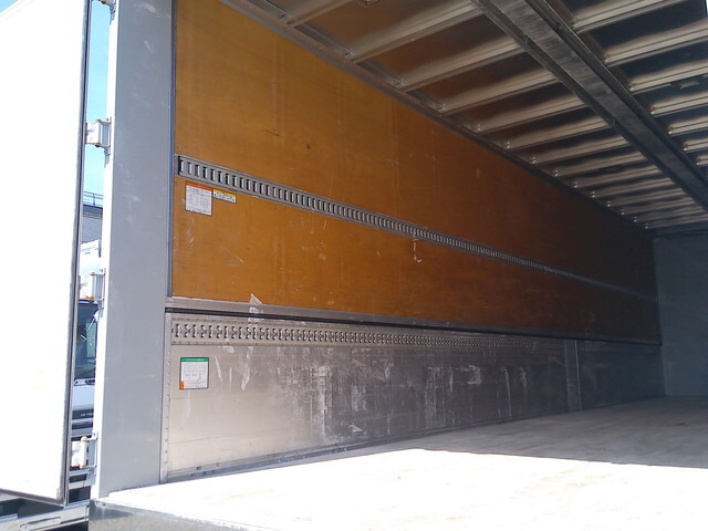 いすゞギガアルミウイング大型（10t）[写真23]