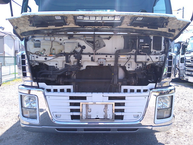 いすゞギガアルミウイング大型（10t）[写真30]