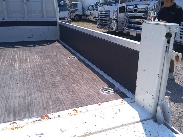 日野デュトロ平ボディ小型（2t・3t）[写真18]