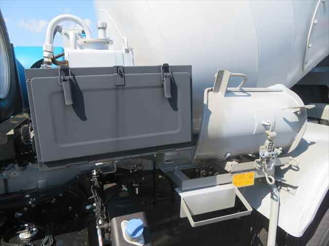 三菱ふそうファイターミキサー車（コンクリートミキサー）中型（4t）[写真17]