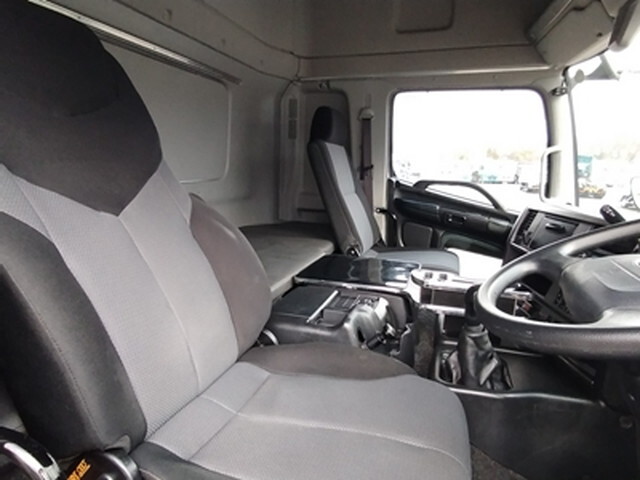 日野プロフィアトレーラーヘッド（トラクターヘッド）大型（10t）[写真21]