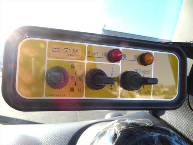 三菱ふそうキャンターパッカー車（塵芥車）小型（2t・3t）[写真29]