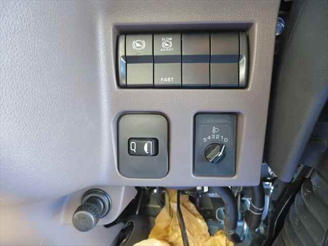 三菱ふそうキャンターパッカー車（塵芥車）小型（2t・3t）[写真34]