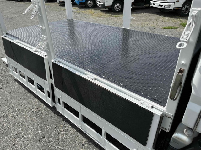 三菱ふそうキャンター平ボディ小型（2t・3t）[写真13]