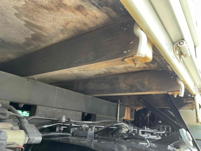 三菱ふそうキャンター平ボディ小型（2t・3t）[写真16]