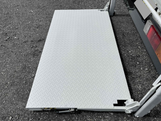 三菱ふそうキャンター平ボディ小型（2t・3t）[写真20]