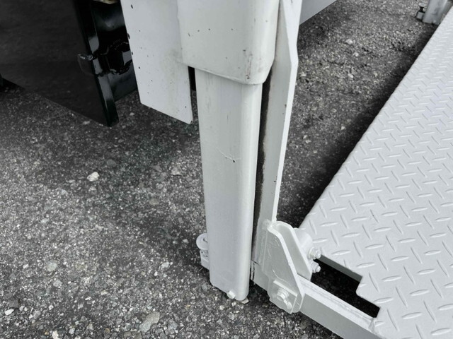 三菱ふそうキャンター平ボディ小型（2t・3t）[写真21]