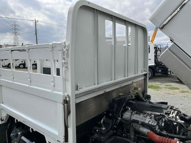 三菱ふそうキャンター平ボディ小型（2t・3t）[写真27]