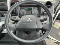 三菱ふそうキャンター平ボディ小型（2t・3t）[写真35]