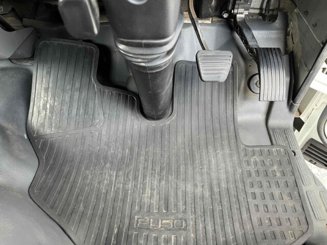 三菱ふそうキャンター平ボディ小型（2t・3t）[写真38]