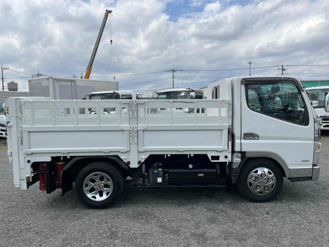 三菱ふそうキャンター平ボディ小型（2t・3t）[写真04]