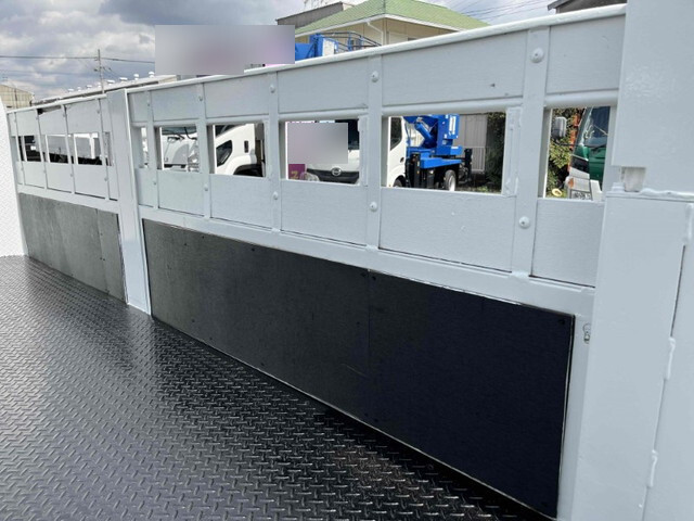 三菱ふそうキャンター平ボディ小型（2t・3t）[写真09]