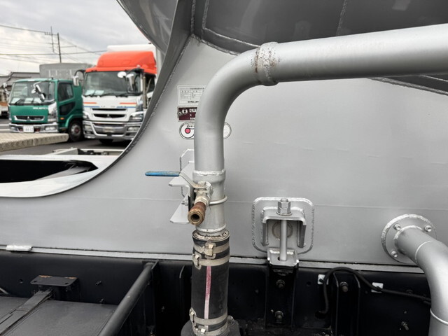日野プロフィアバルク車（粉粒体運搬車）大型（10t）[写真15]