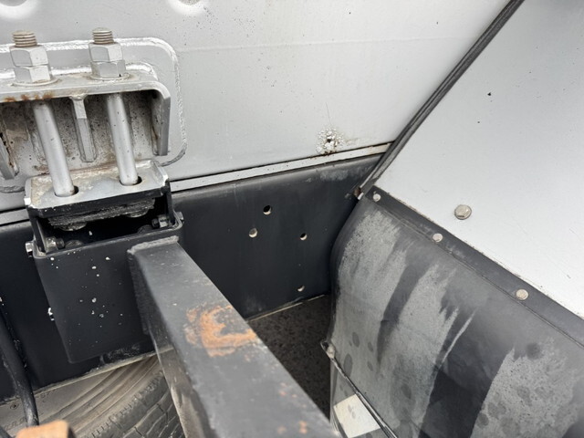 日野プロフィアバルク車（粉粒体運搬車）大型（10t）[写真20]