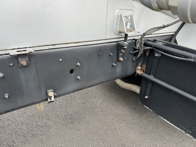 日野プロフィアバルク車（粉粒体運搬車）大型（10t）[写真28]