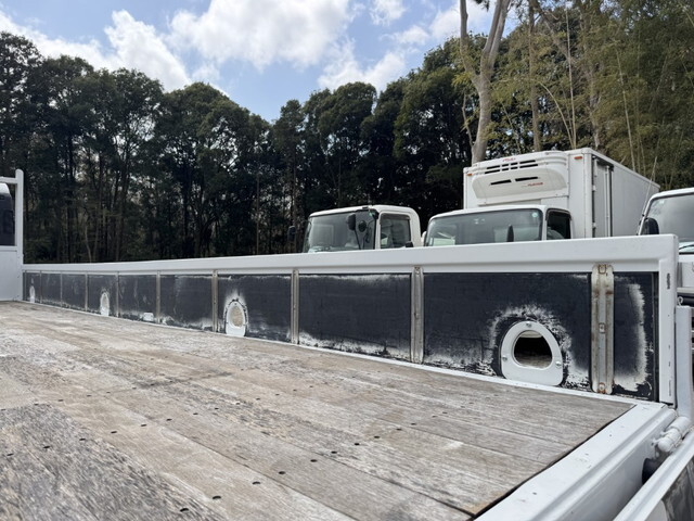 いすゞフォワード平ボディ中型（4t）[写真11]