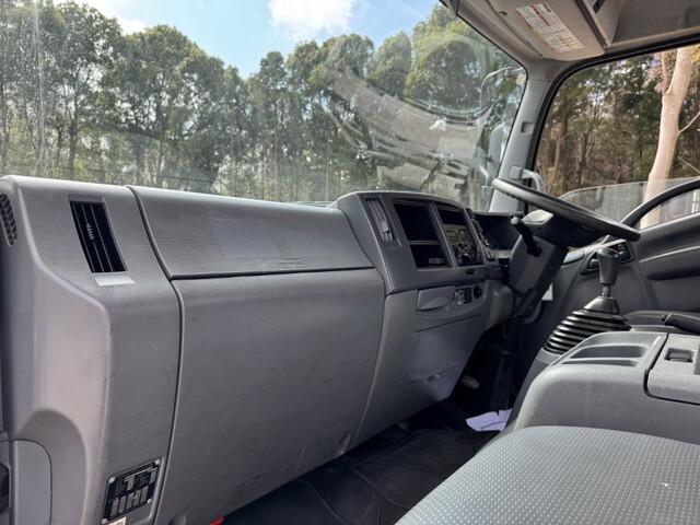 いすゞフォワード平ボディ中型（4t）[写真14]