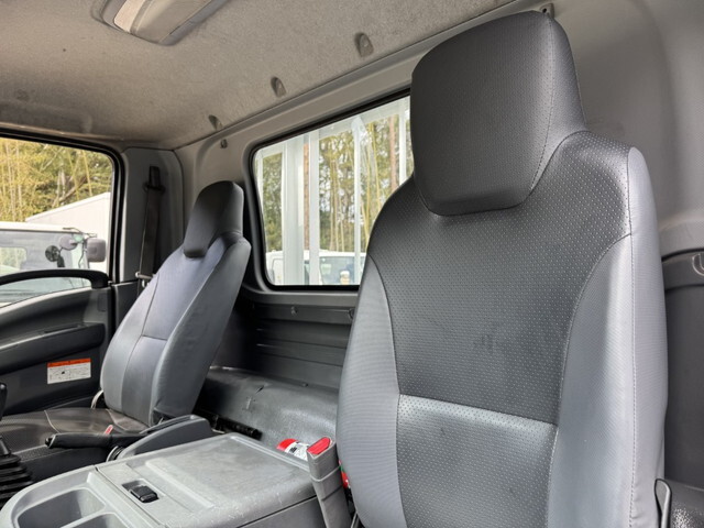 いすゞフォワード平ボディ中型（4t）[写真15]