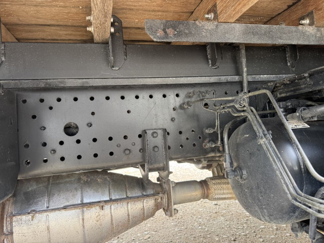 いすゞフォワード平ボディ中型（4t）[写真16]