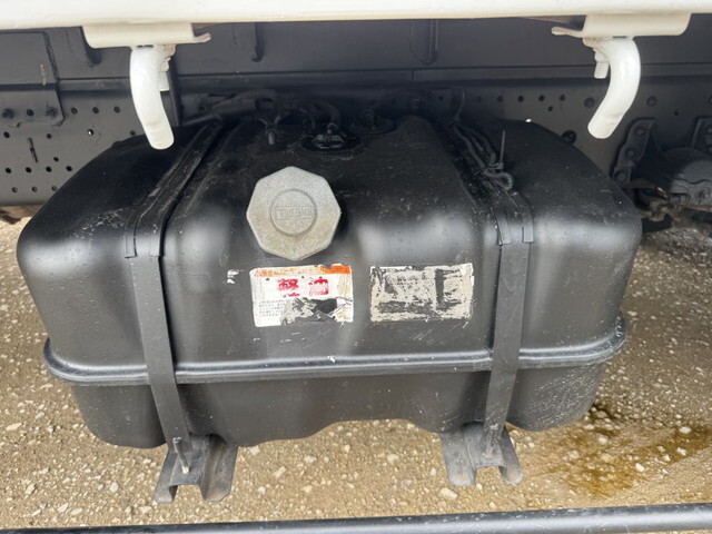 いすゞフォワード平ボディ中型（4t）[写真23]