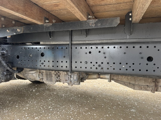 いすゞフォワード平ボディ中型（4t）[写真24]