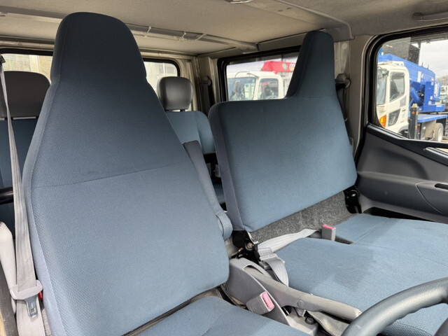 三菱ふそうキャンターダブルキャブ（Wキャブ）小型（2t・3t）[写真32]