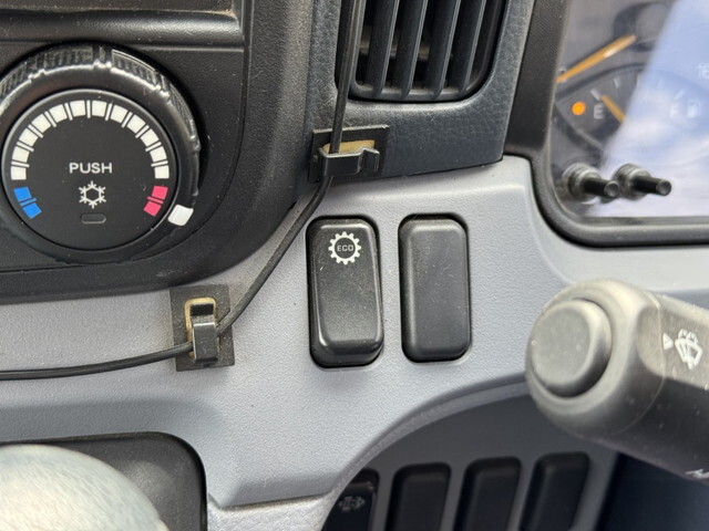 三菱ふそうキャンターダブルキャブ（Wキャブ）小型（2t・3t）[写真40]