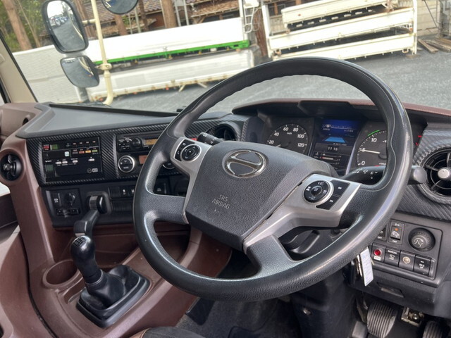 日野プロフィアアルミウイング大型（10t）[写真31]