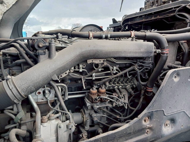 いすゞギガトレーラーヘッド（トラクターヘッド）大型（10t）[写真18]