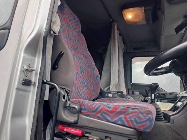 いすゞギガトレーラーヘッド（トラクターヘッド）大型（10t）[写真29]