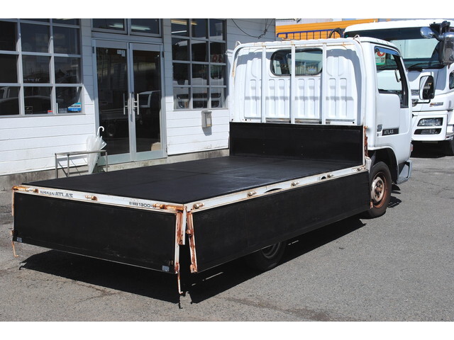 日産アトラス平ボディ小型（2t・3t）[写真12]