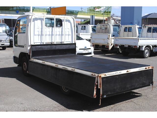 日産アトラス平ボディ小型（2t・3t）[写真14]