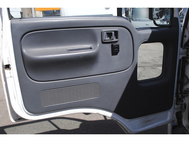 日産アトラス平ボディ小型（2t・3t）[写真24]