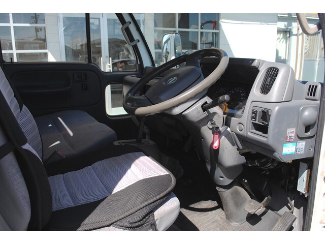 日産アトラス平ボディ小型（2t・3t）[写真25]