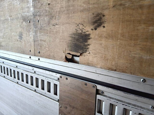 日野レンジャーアルミウイング中型（4t）[写真13]