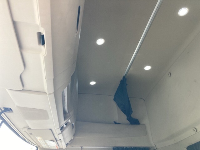 日野プロフィアトレーラーヘッド（トラクターヘッド）大型（10t）[写真12]