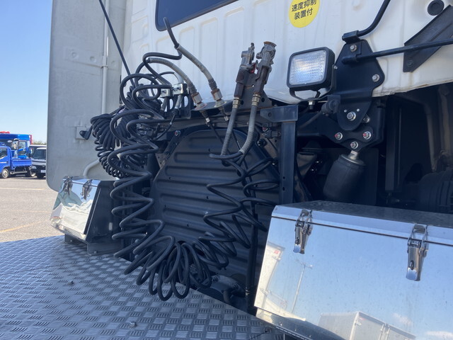 日野プロフィアトレーラーヘッド（トラクターヘッド）大型（10t）[写真12]