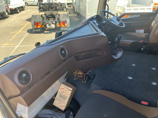 日野プロフィアトレーラーヘッド（トラクターヘッド）大型（10t）[写真32]